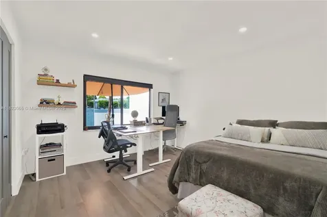 9905 NW 52nd Lane Doral FL 33178