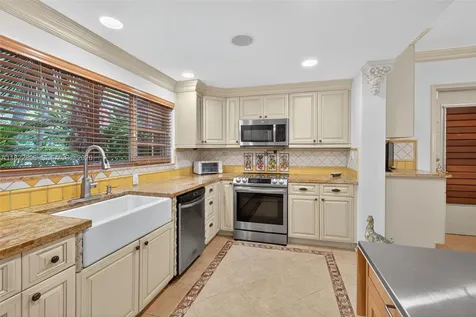 4187 S Le Jeune Road Miami FL 33146
