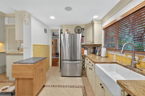 4187 S Le Jeune Road Miami FL 33146