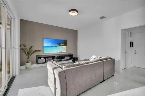 942 Lavender Circle Weston FL 33327