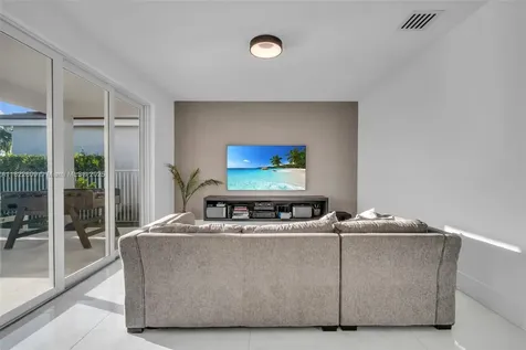 942 Lavender Circle Weston FL 33327