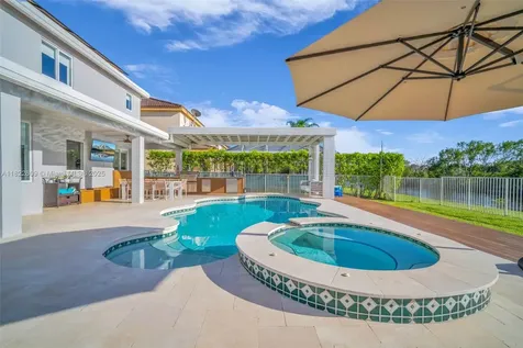 942 Lavender Circle Weston FL 33327
