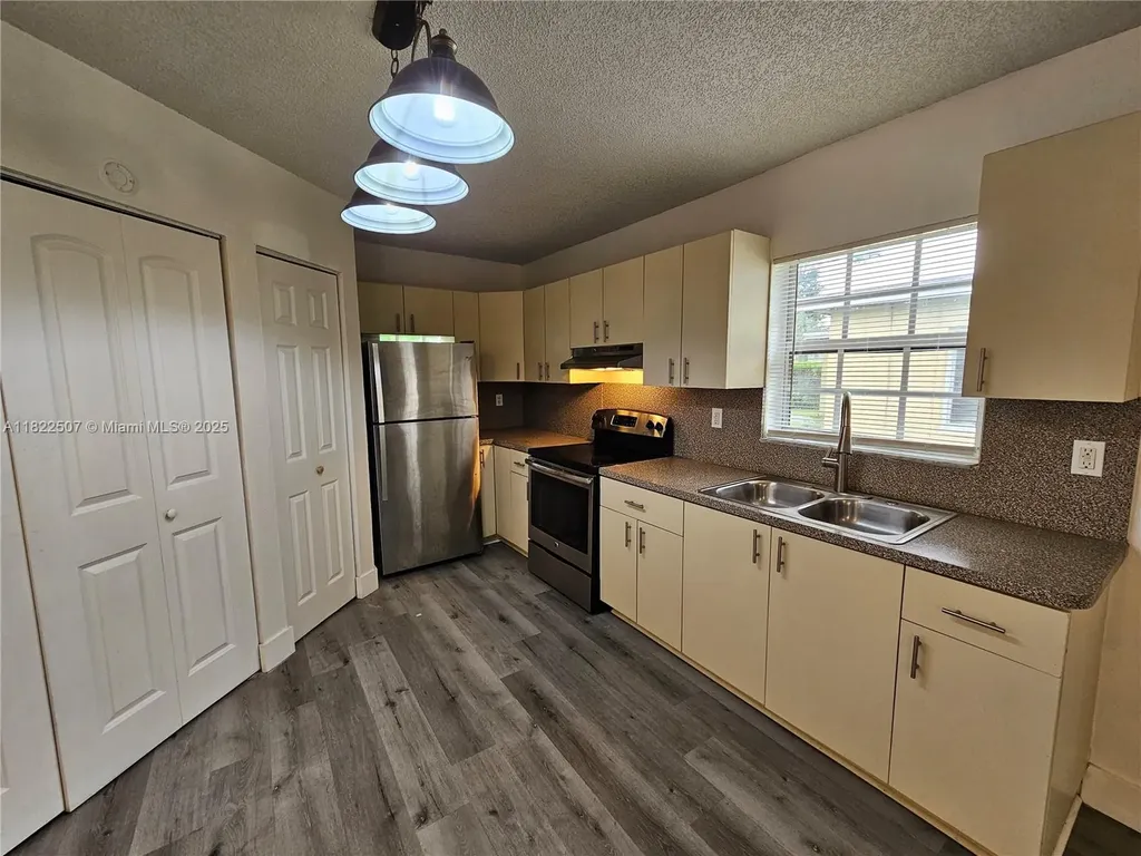 800 NW 15th Avenue Fort Lauderdale FL 33311