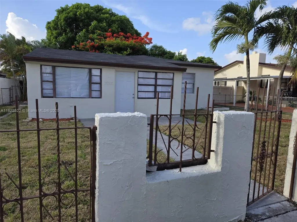 257 E 38th Street Hialeah FL 33013