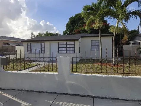 257 E 38th Street Hialeah FL 33013