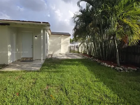 257 E 38th Street Hialeah FL 33013