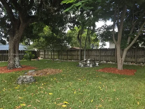 257 E 38th Street Hialeah FL 33013