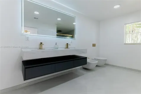 706 NW 24th Street Wilton Manors FL 33311