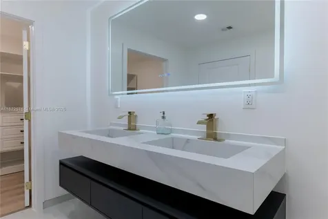 706 NW 24th Street Wilton Manors FL 33311