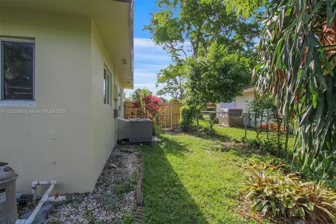 1531 SW 67th Terrace Plantation FL 33317