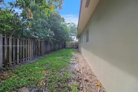 1531 SW 67th Terrace Plantation FL 33317