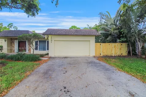 1531 SW 67th Terrace Plantation FL 33317