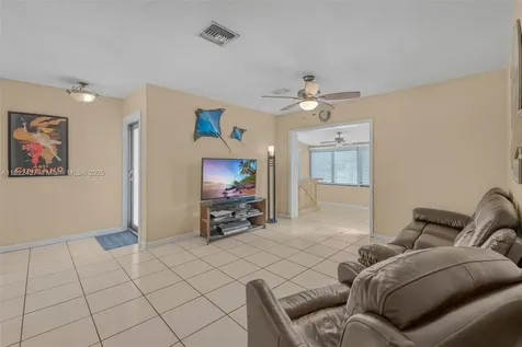 9520 Holiday Road Cutler Bay FL 33157