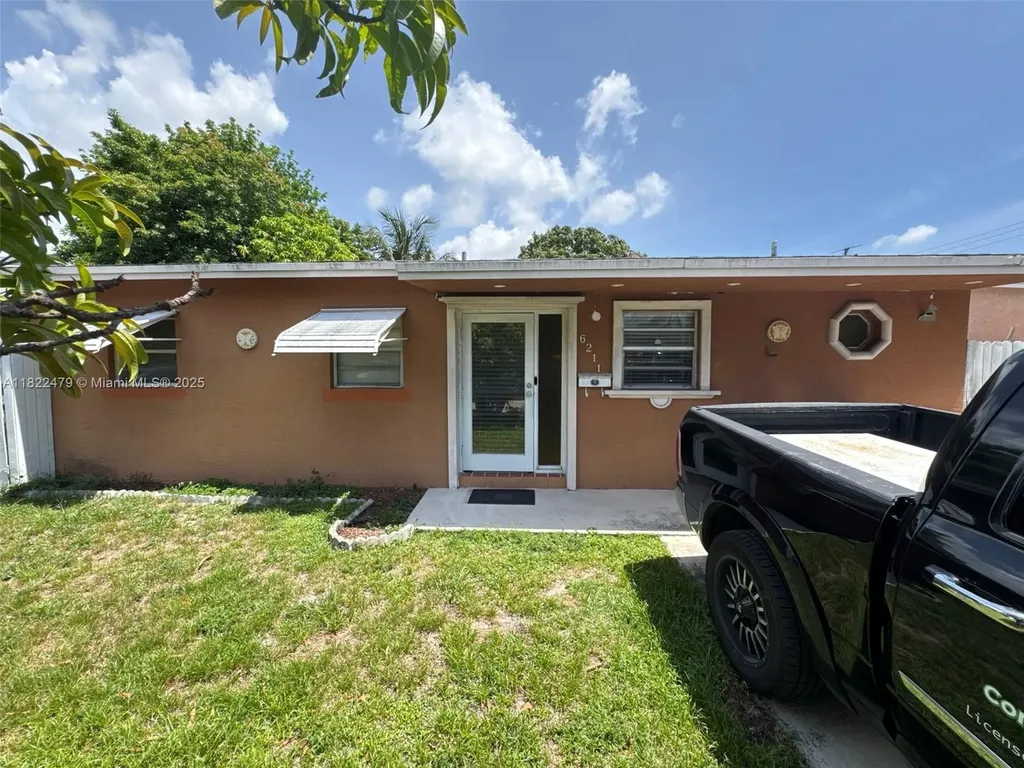 6211 SW 9th Place North Lauderdale FL 33068