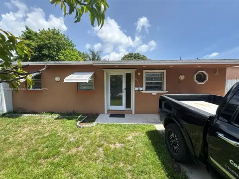 6211 SW 9th Place North Lauderdale FL 33068