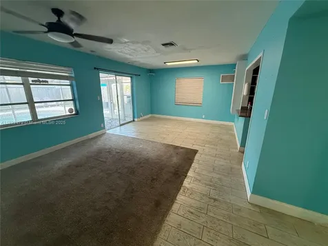 6211 SW 9th Place North Lauderdale FL 33068