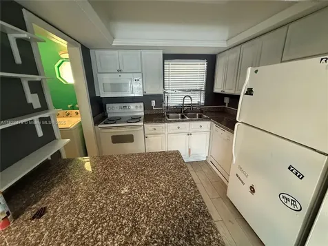6211 SW 9th Place North Lauderdale FL 33068