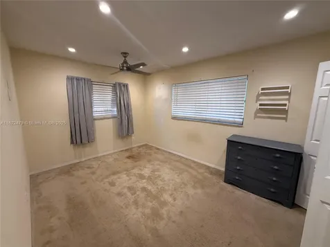 6211 SW 9th Place North Lauderdale FL 33068