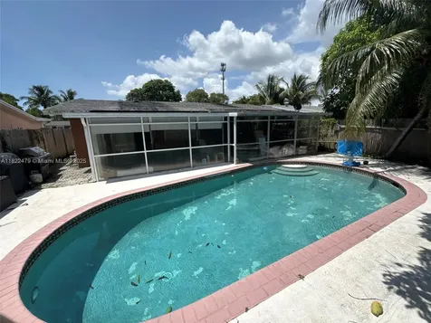 6211 SW 9th Place North Lauderdale FL 33068