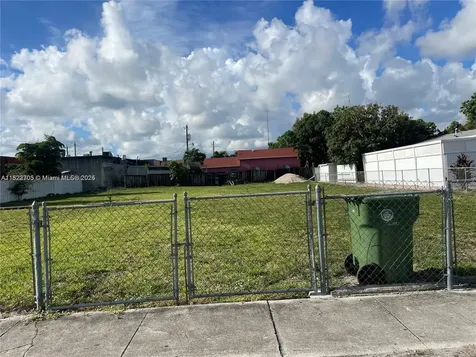 20 W 40th Place Hialeah FL 33012