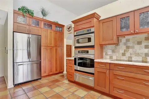 1180 NW 100th Way Plantation FL 33322