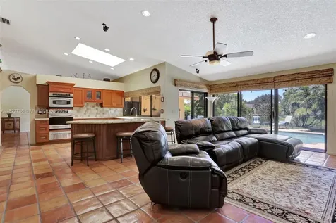 1180 NW 100th Way Plantation FL 33322