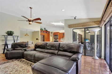 1180 NW 100th Way Plantation FL 33322