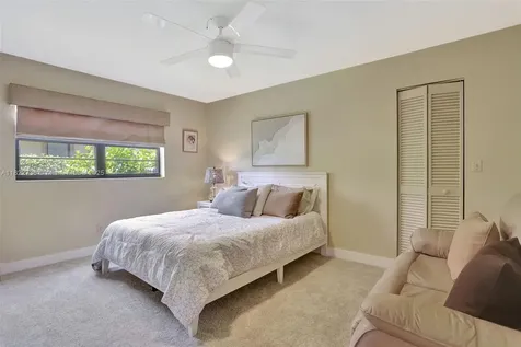 1180 NW 100th Way Plantation FL 33322