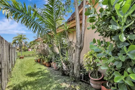 1180 NW 100th Way Plantation FL 33322
