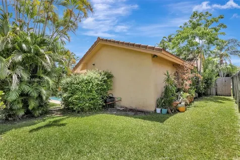 1180 NW 100th Way Plantation FL 33322