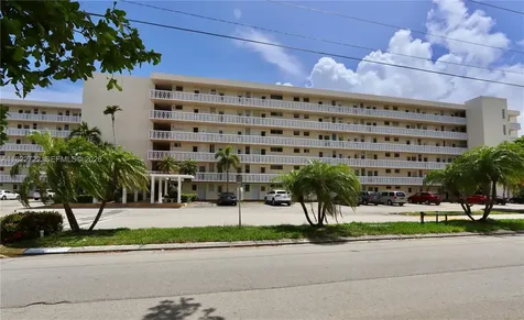 2920 Point East Drive Aventura FL 33160