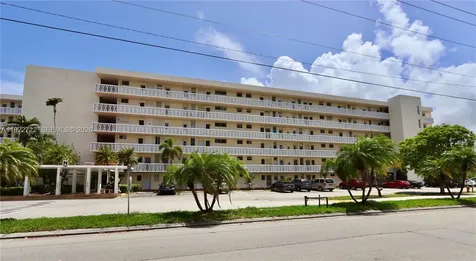 2920 Point East Drive Aventura FL 33160