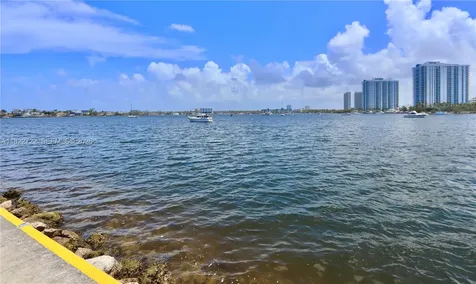 2920 Point East Drive Aventura FL 33160