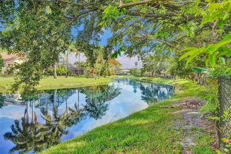 5025 NW 95th Drive Coral Springs FL 33076