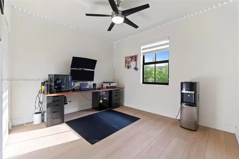 10129 W 32nd Lane Hialeah FL 33018