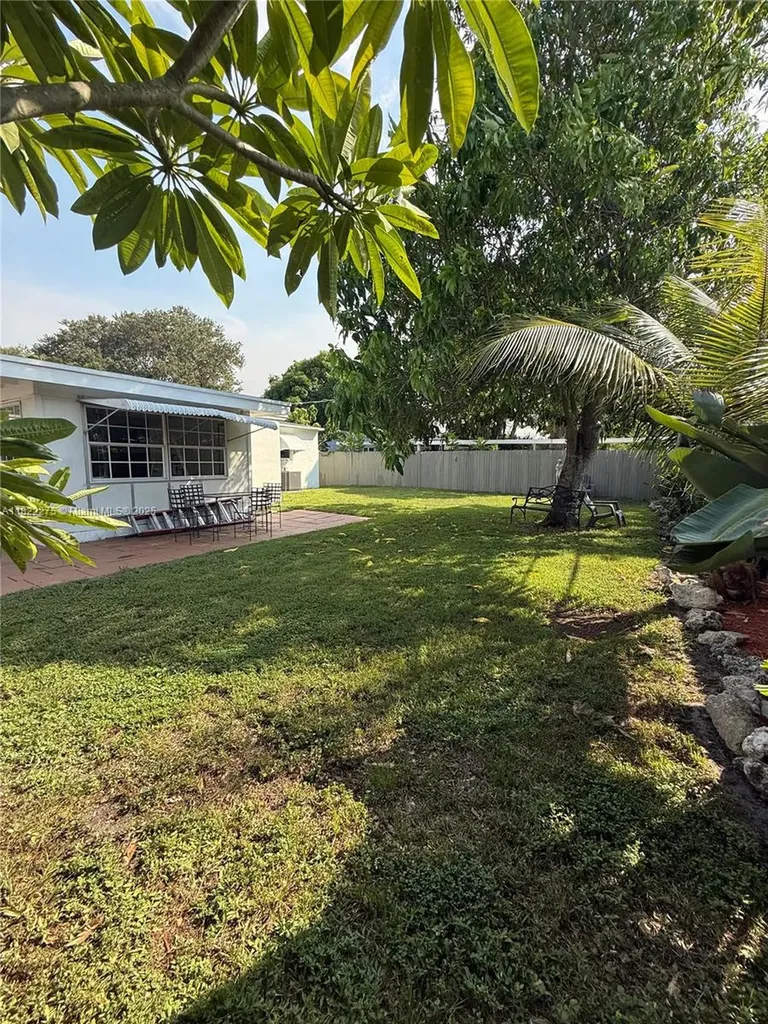 205 SW 21st Way Fort Lauderdale FL 33312