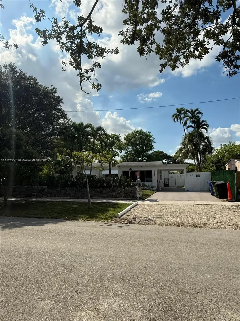 205 SW 21st Way Fort Lauderdale FL 33312