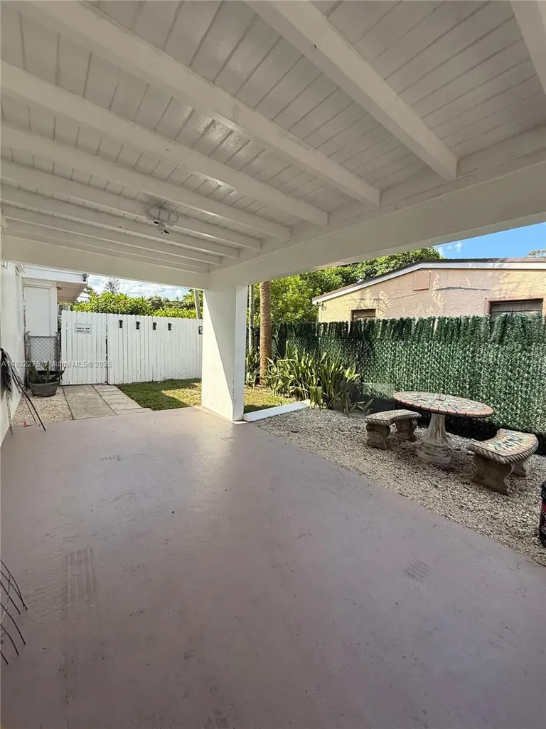 205 SW 21st Way Fort Lauderdale FL 33312