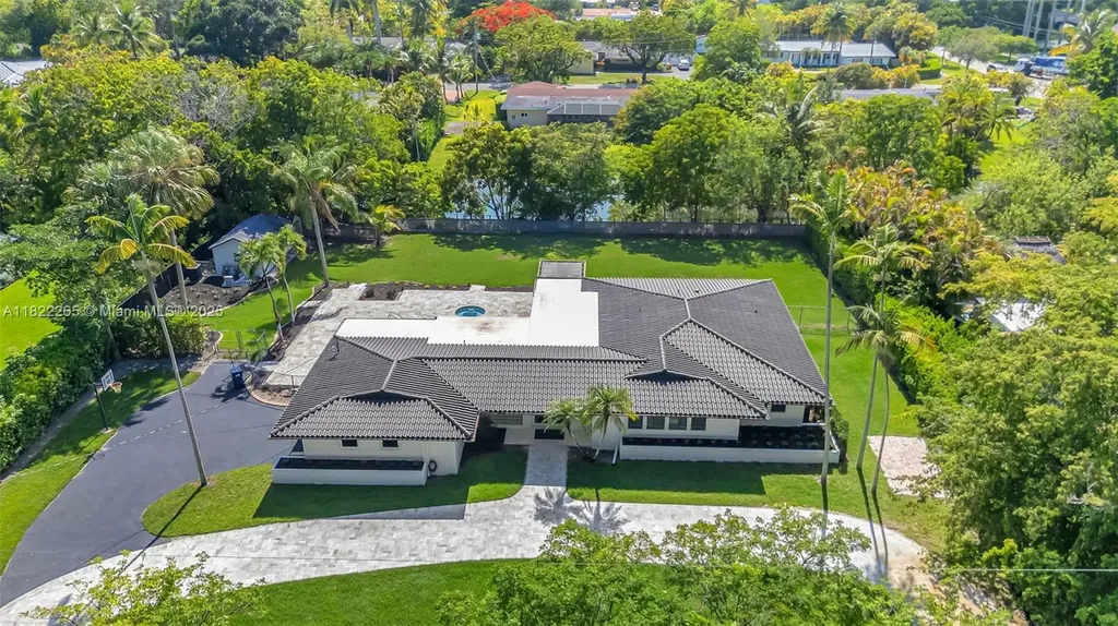 11230 SW 69th Court Pinecrest FL 33156
