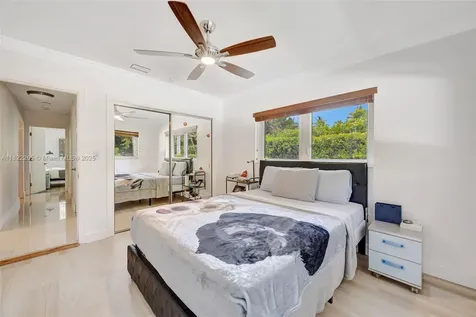 11230 SW 69th Court Pinecrest FL 33156