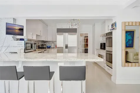 11230 SW 69th Court Pinecrest FL 33156