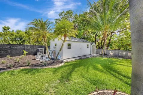 11230 SW 69th Court Pinecrest FL 33156