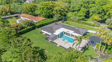 11230 SW 69th Court Pinecrest FL 33156