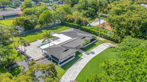 11230 SW 69th Court Pinecrest FL 33156