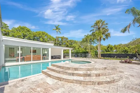 11230 SW 69th Court Pinecrest FL 33156