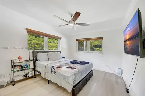 11230 SW 69th Court Pinecrest FL 33156