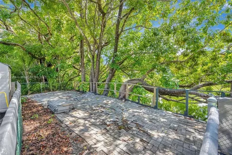 11230 SW 69th Court Pinecrest FL 33156