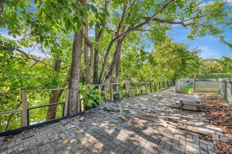 11230 SW 69th Court Pinecrest FL 33156