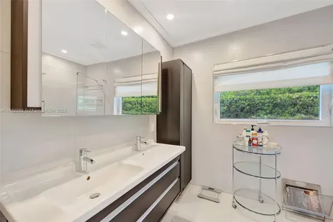 11230 SW 69th Court Pinecrest FL 33156