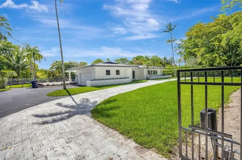11230 SW 69th Court Pinecrest FL 33156